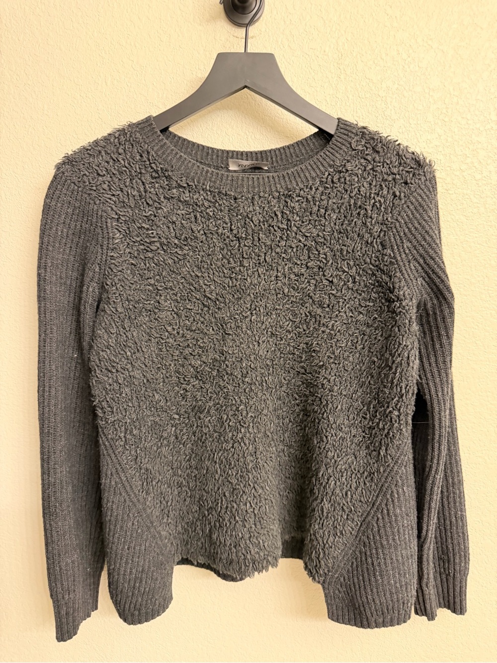 Max&Co. Cozy Gray Women’s Textured Crewneck Sweater | fair condition